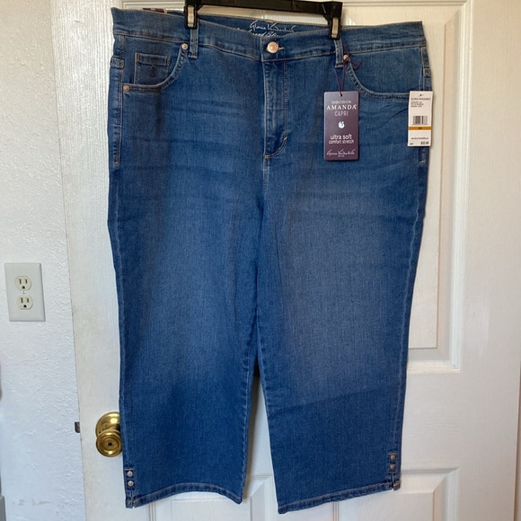 Gloria Vanderbilt Amanda capris NEW denim blue all around slimming effect 16W - Picture 9 of 10